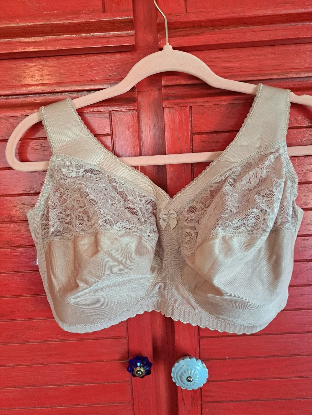 Glamorise 38 H nude Lacy Wireless Bra Nwot
